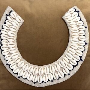 Olivia Dar Seashell Beaded
Necklace -soft flexible cowrie bib w/ safety hook EUC